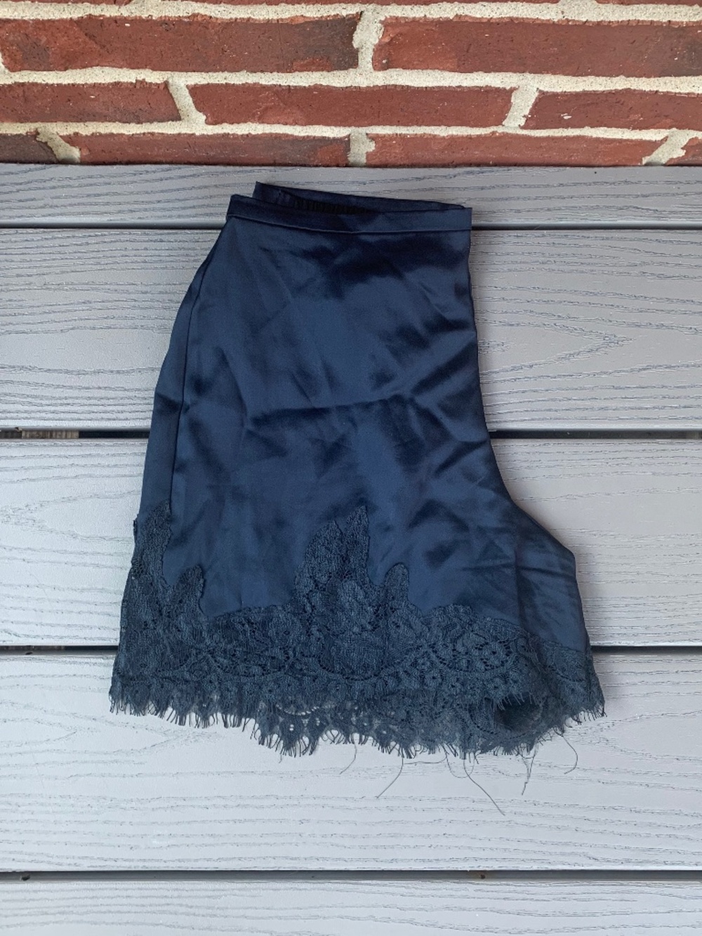Reformation Satin Short - Picture 8 of 10